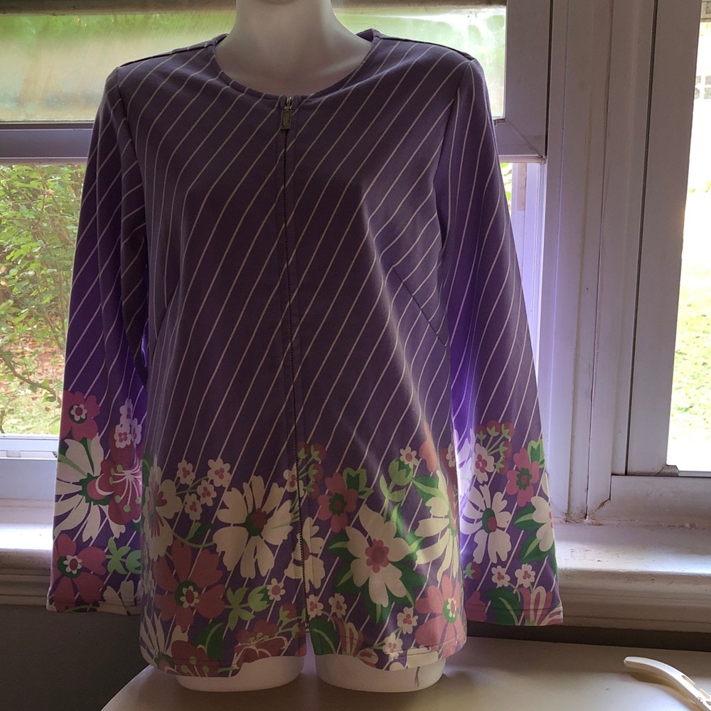 Zipper front light weight jacket with side pockets. Detachable shoulder pads.